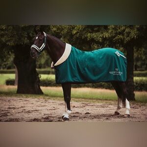 Equestrian Stockholm Emerald Fleece Horse Cooler Blanket Teddy Collar 145 cm